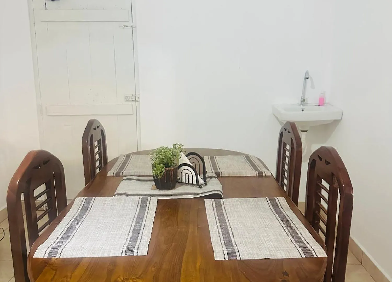 Πανσιόν Jaya Residence - Near Airport Νεγκόμπο