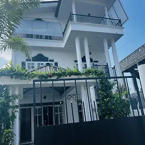 Ramlyn & Restaurant Negombo
